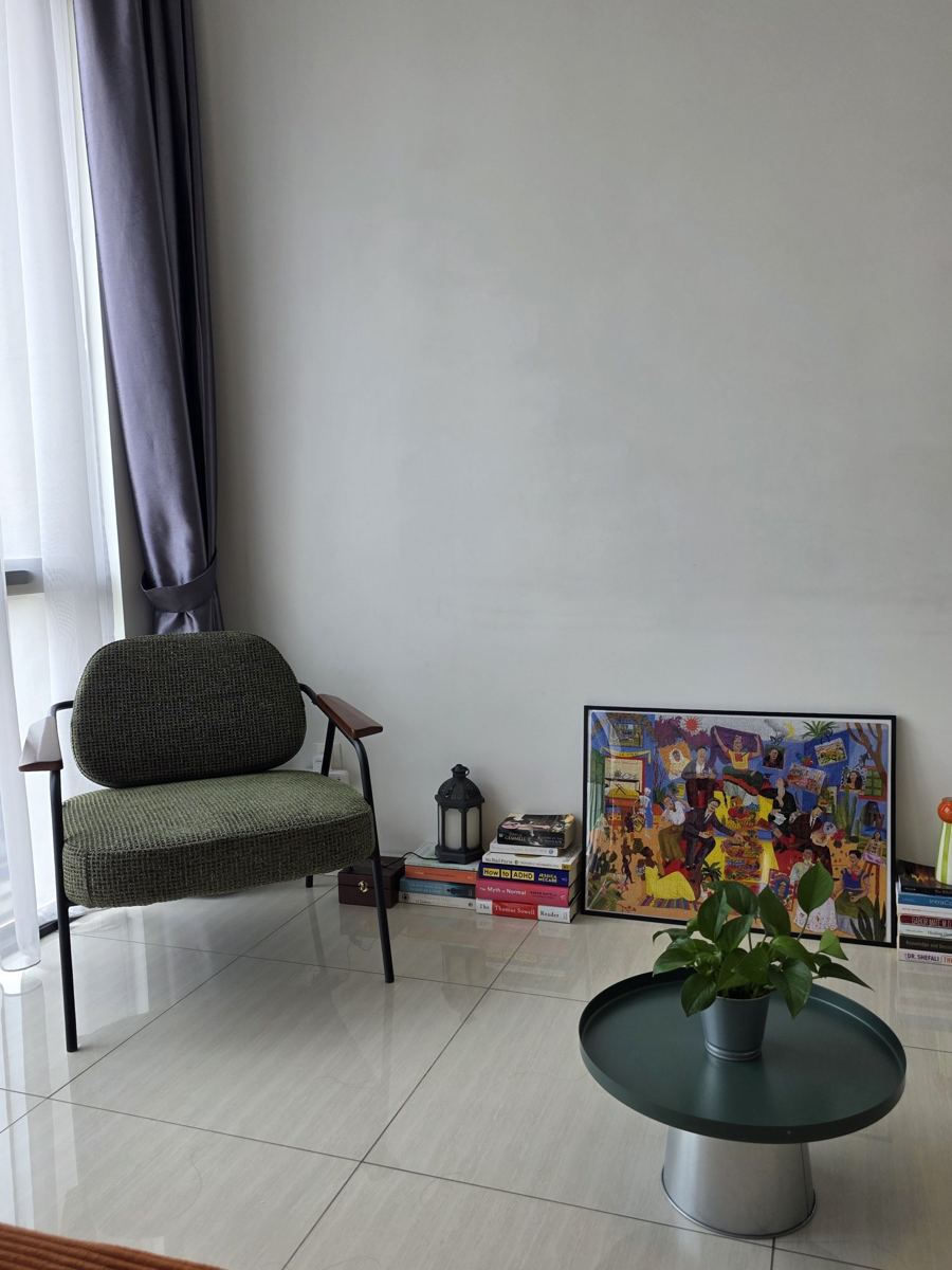 Armchair and side table in the session room